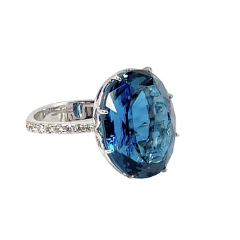 Кольцо из белого золота с топазом 17,04 ct
